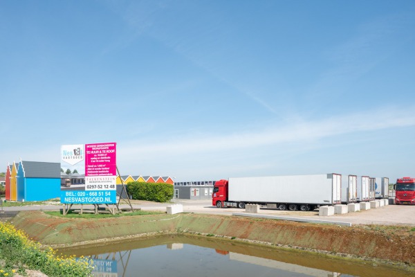 Postmoderne huisvesting voor arbeidsmigranten aan de Poelweg (foto Theo Baart).