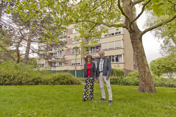 Jan en Toos Pijnaker in hun wijk Pax.