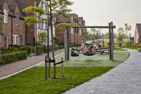 Spelen in Tudor Park | Foto: Loos van Vliet